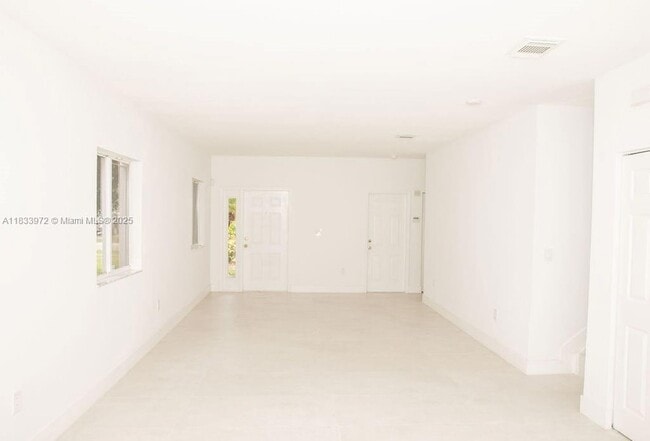 Building Photo - 273 SE 32nd Ave