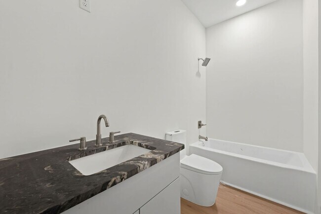 Building Photo - 1044 Grant Way SE