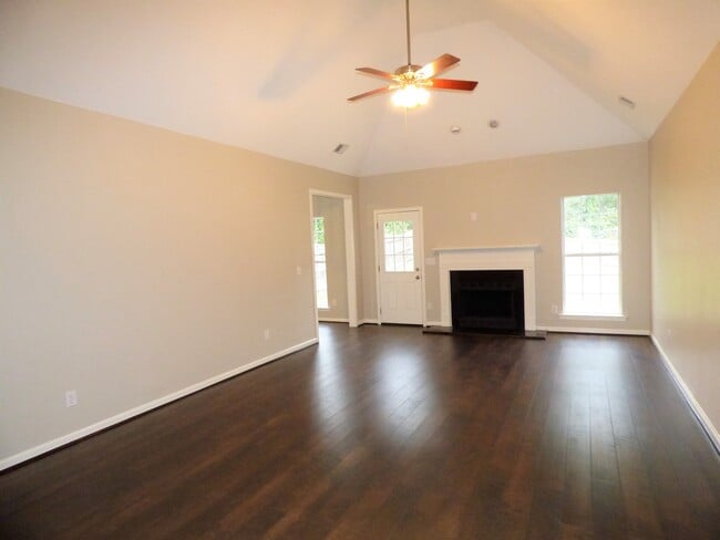 Building Photo - 951 Savannah Ln