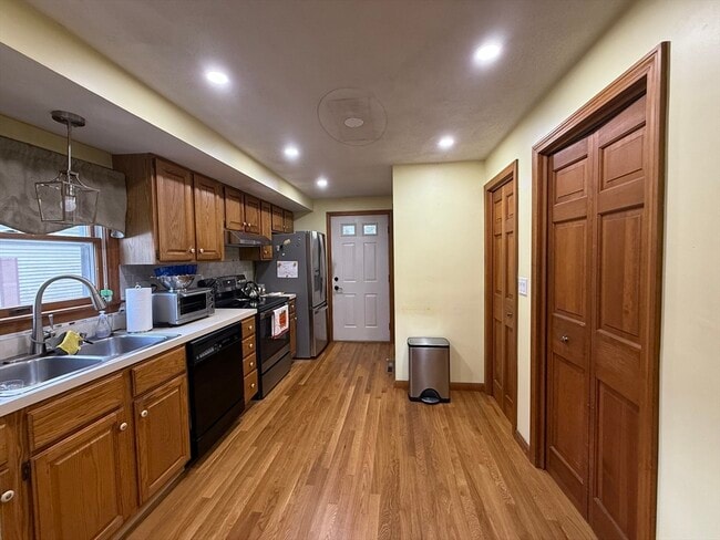 Building Photo - 39 Plimpton Ave