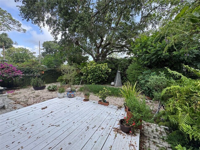 Building Photo - 1601 SW 12th Ct