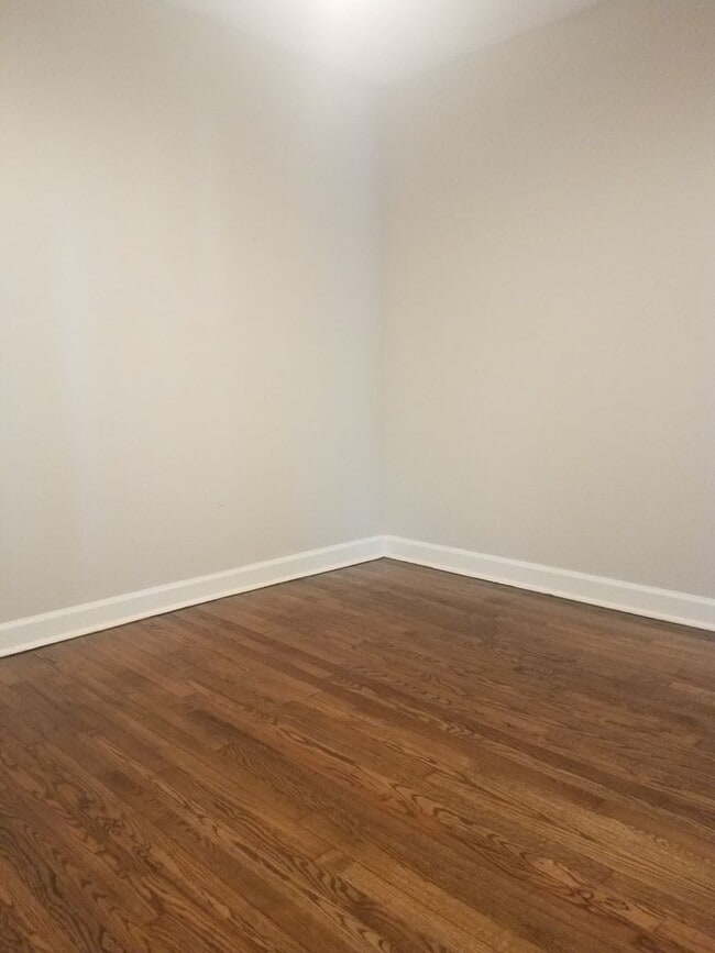 Building Photo - 4 Bed 2 Bath in Decatur!