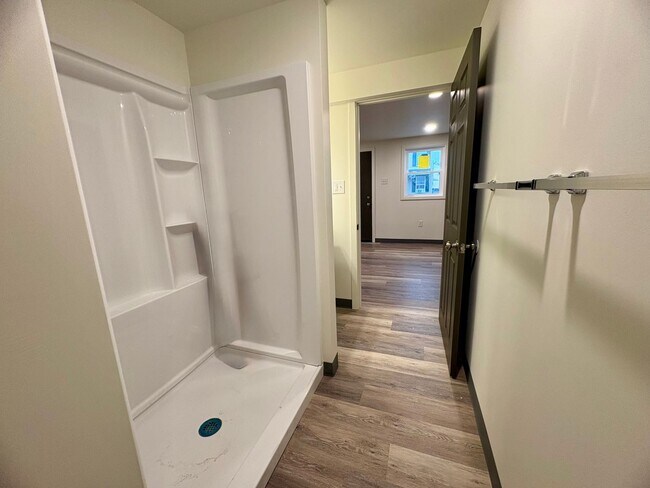 Building Photo - 202 S Lawrence St