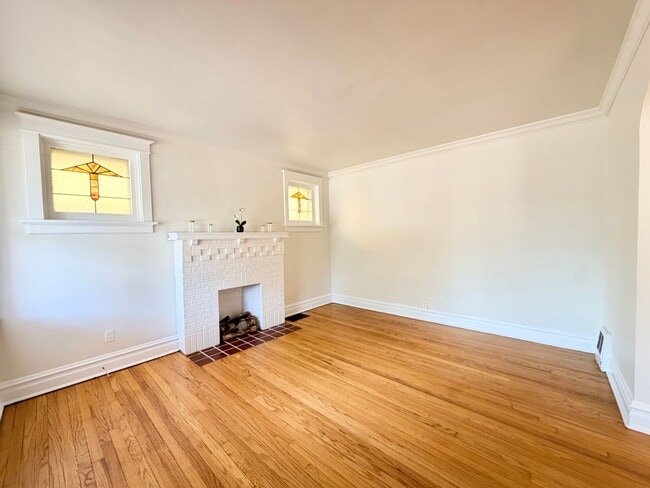 Building Photo - 5837 Hampton Ave