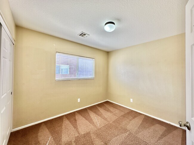 Building Photo - 717 Jewel Tower St