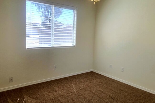 Building Photo - Coming Soon!  Beautifully Updated Home with Screened Porch Retreat