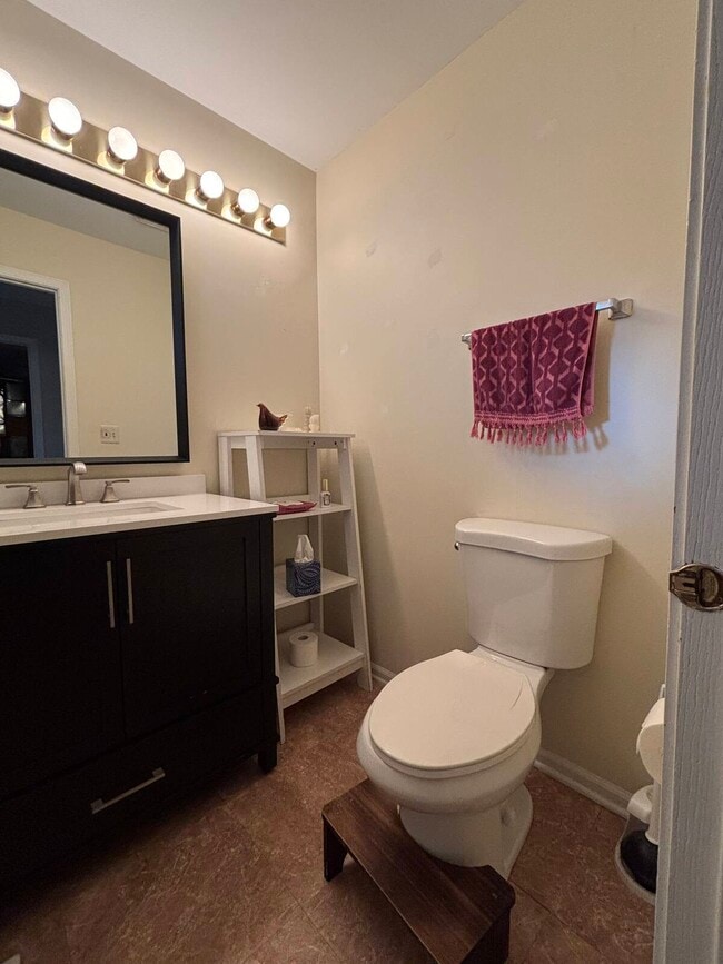 Building Photo - 781 N Shady Oaks Dr