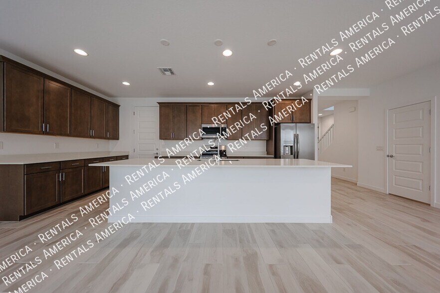 Building Photo - 10151 E Ulysses Ave