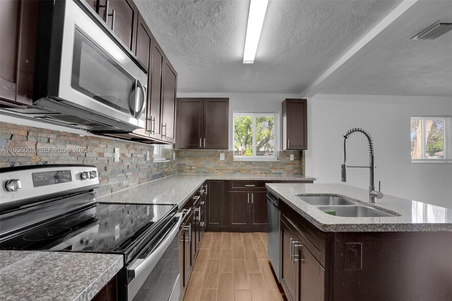 Building Photo - 510 N 69th Ave