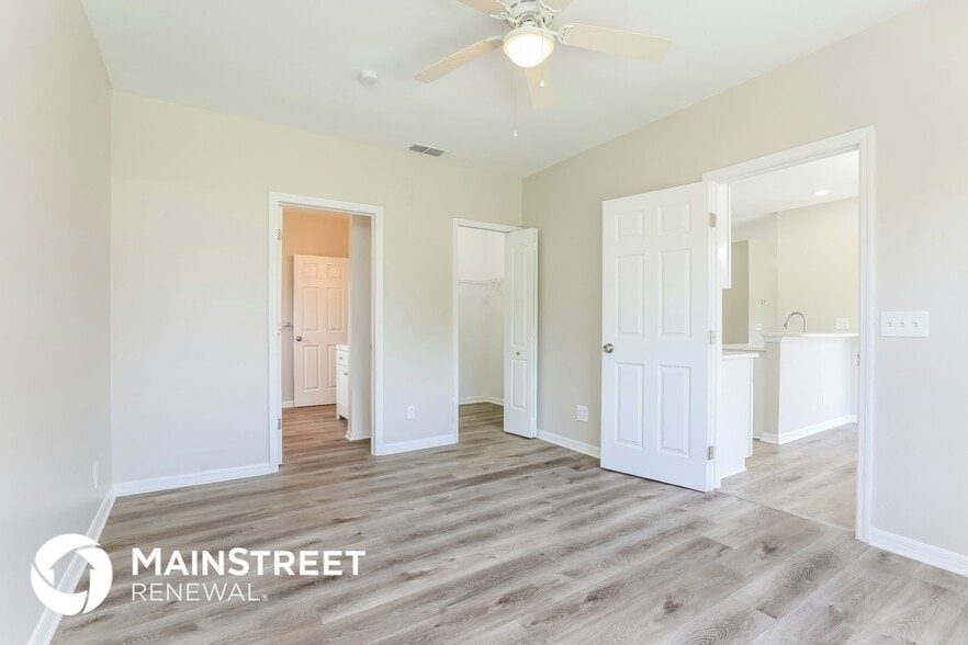 Building Photo - 1245 Amherst St E