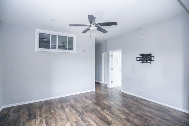 Building Photo - 4400 N Magnolia Ave
