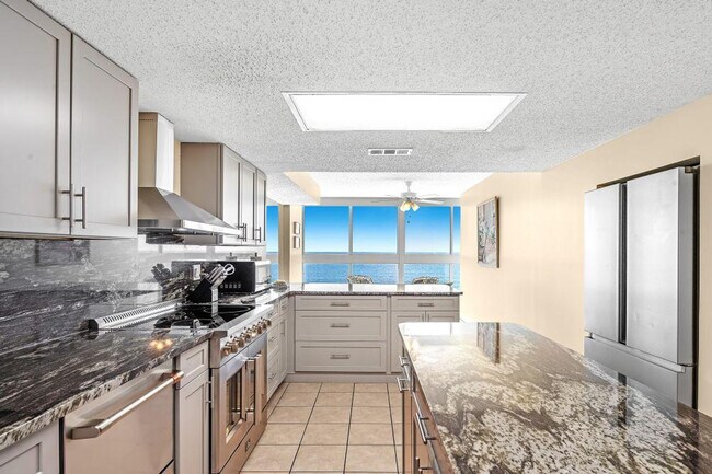 Building Photo - 1007 W Beach Blvd