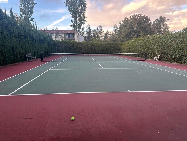 Building Photo - 1720 Halford Ave