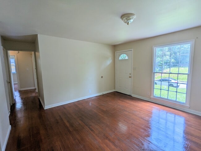 Building Photo - 2194 Baywood Dr SE