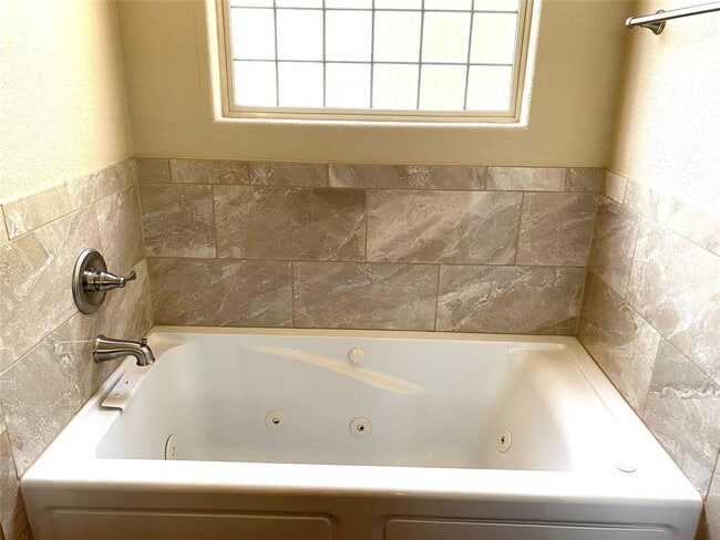 Building Photo - 132 Akaloa Dr