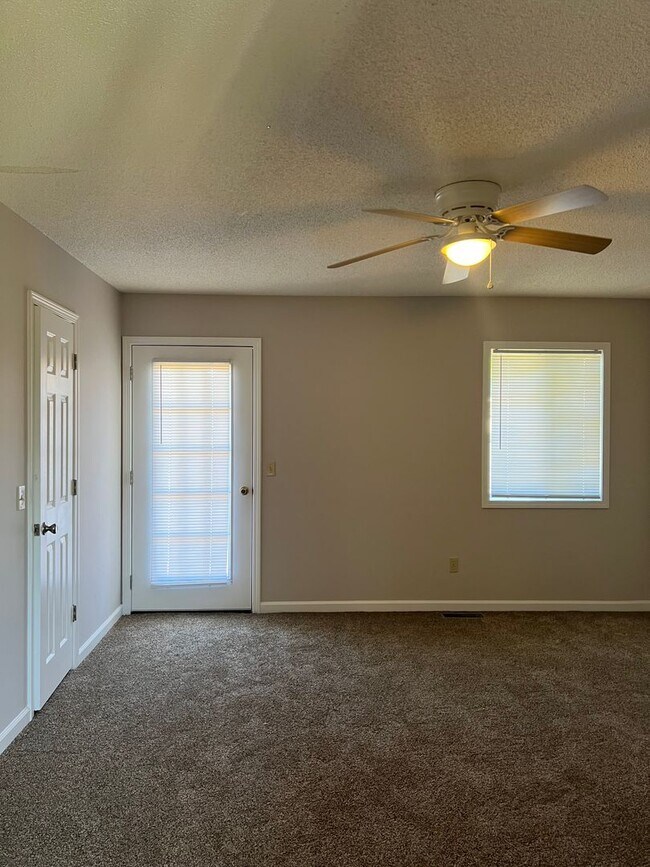 Building Photo - 147 Woodfield Pl