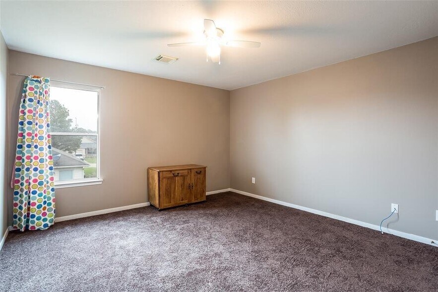 Building Photo - 21910 Willow Downs Dr