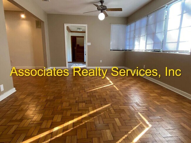 Building Photo - Charming 4 Bedroom, 3 Bath Home in Florida...