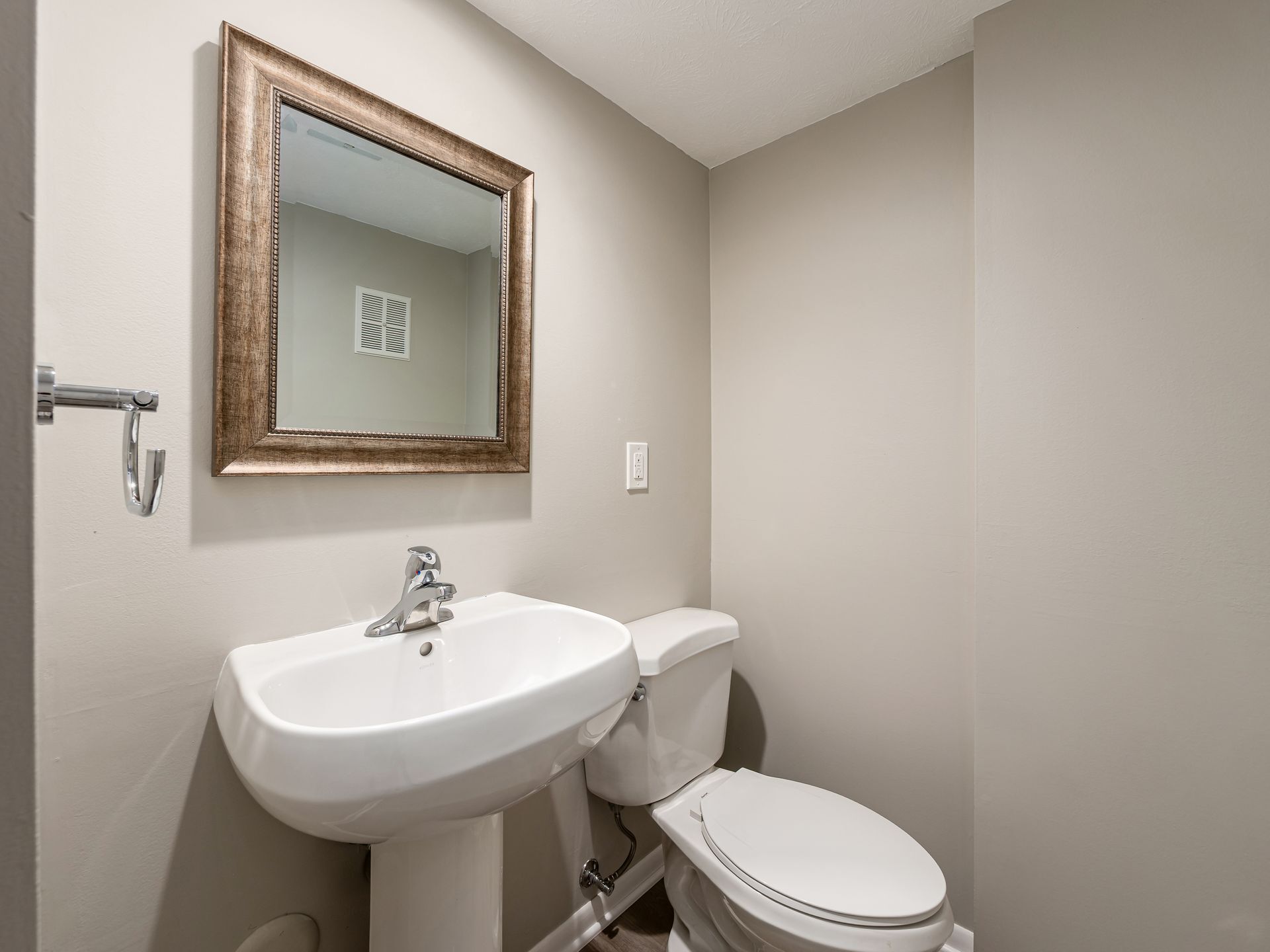 Building Photo - 1766 Willoway Cir S