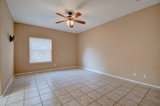 Building Photo - 5809 Vulcan Vista Dr NE