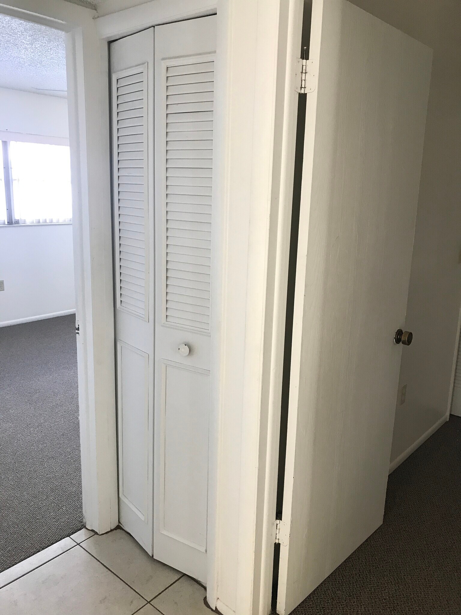Room hall way - 4008 Audubon Dr