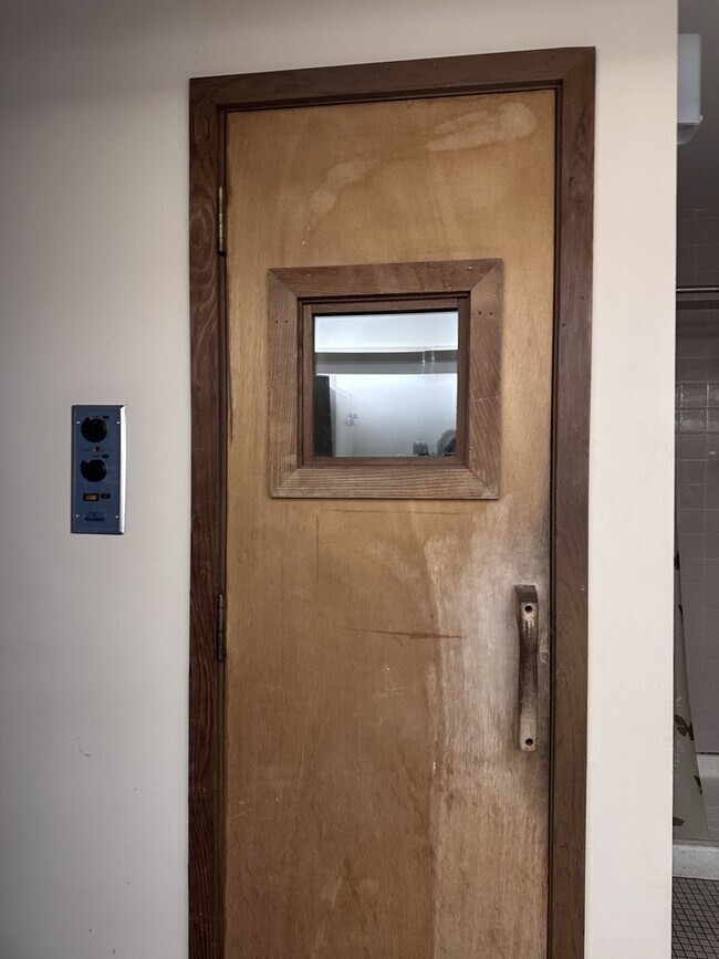 Building Photo - 7337 S South Shore Dr