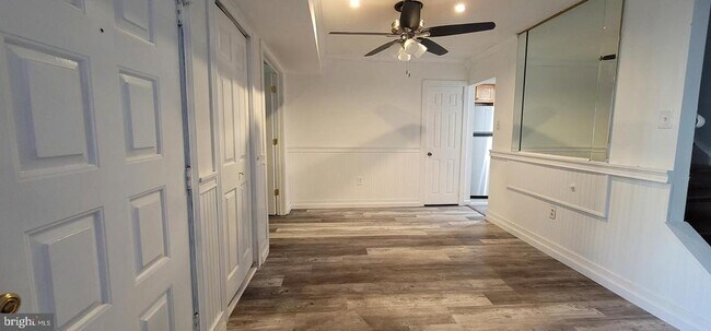 Building Photo - 2209 Greenwood Dr