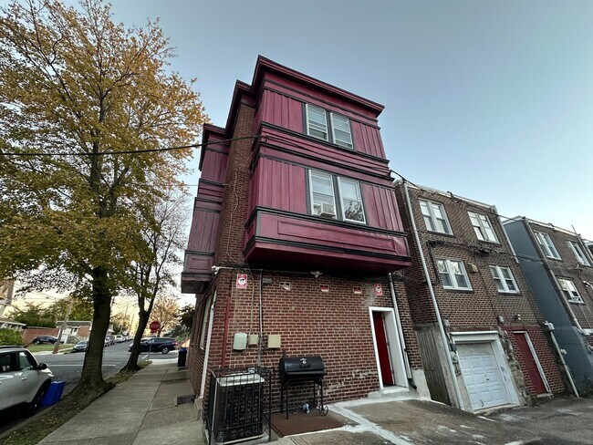 Building Photo - 1828 W Eleanor St