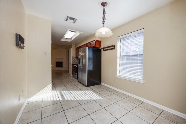 Building Photo - 7315 Foxside Ln