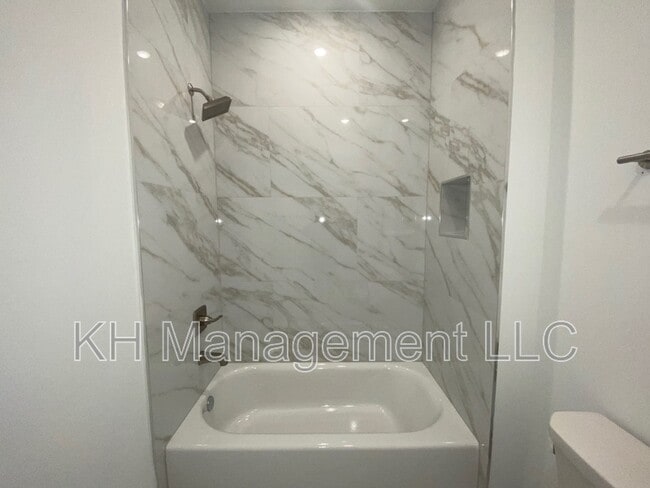 Building Photo - 976 N 45th St