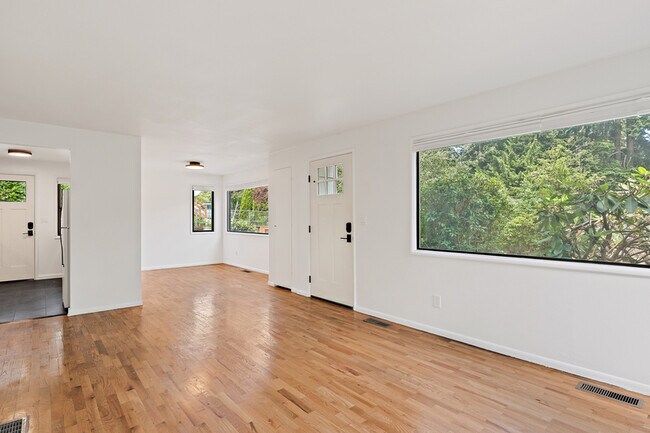 Building Photo - 611 N 143rd St