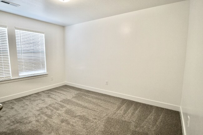 Building Photo - 272 W 560 N