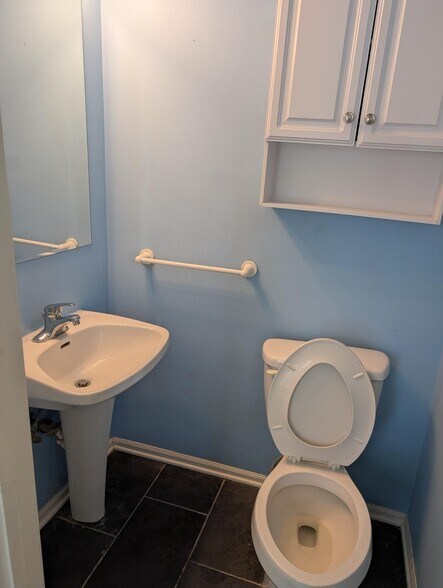 Building Photo - 3158 Oak St