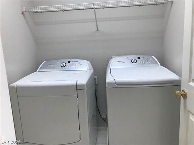 Building Photo - 6473 Blue Iris Ct