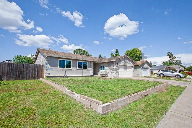 Building Photo - 2307 N Cirby Way