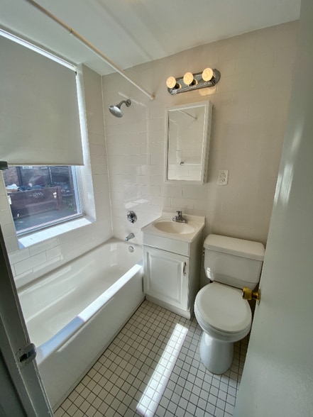 Building Photo - 1862 Beacon St