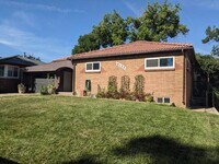 Building Photo - Upgraded 4 bedroom, 2 bath beauty in Engle...