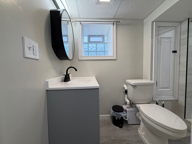 Building Photo - 320-322-322 Wood St