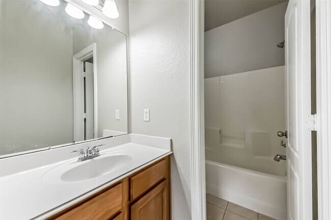 Building Photo - 21617 Horseshoe Dr
