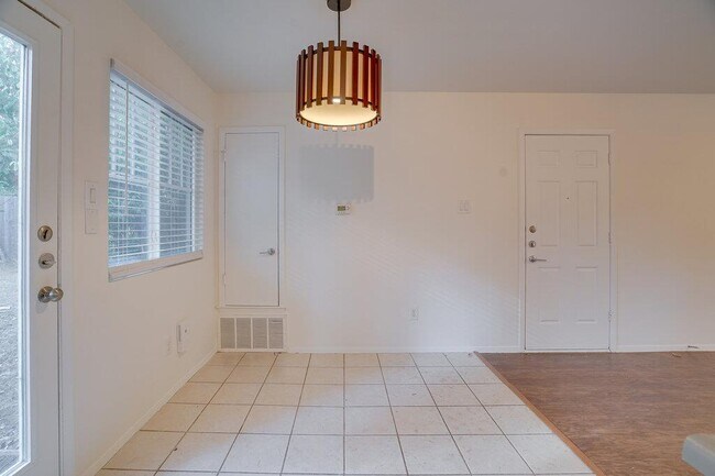 Building Photo - 7100 Barnsdale Way