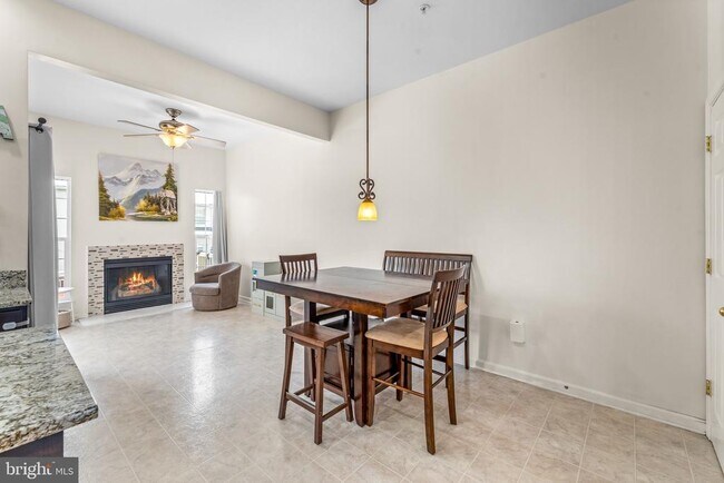 Building Photo - 2552 Blue Water Blvd