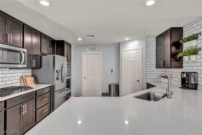 Building Photo - 10283 Massachusetts Ln