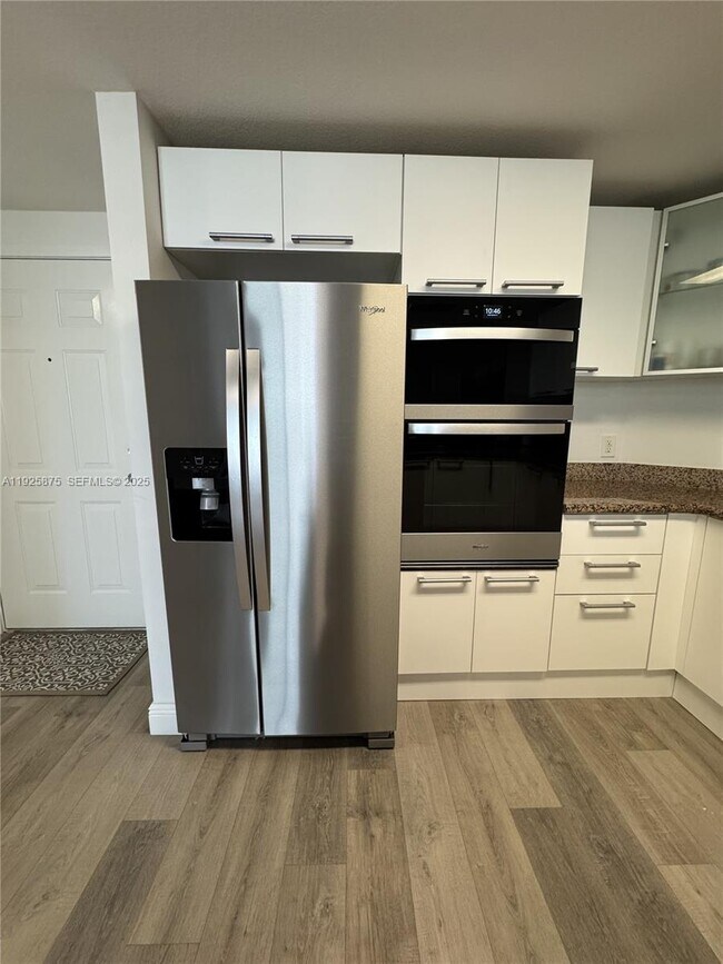 Building Photo - 170 SE 14th St