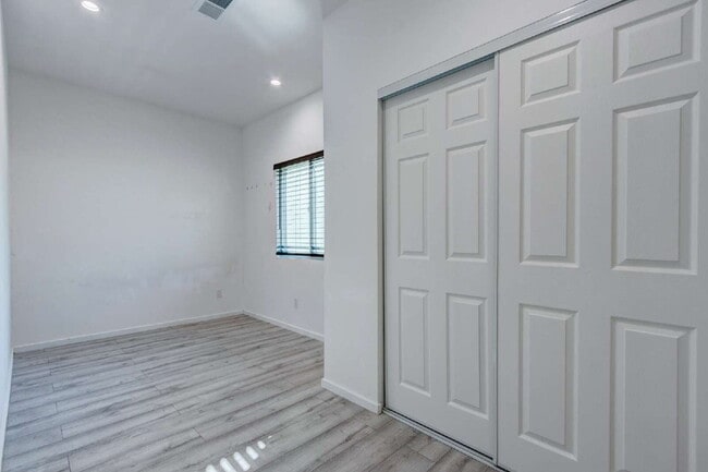 Building Photo - Private Yard Living with Modern Comfort in Costa Mesa