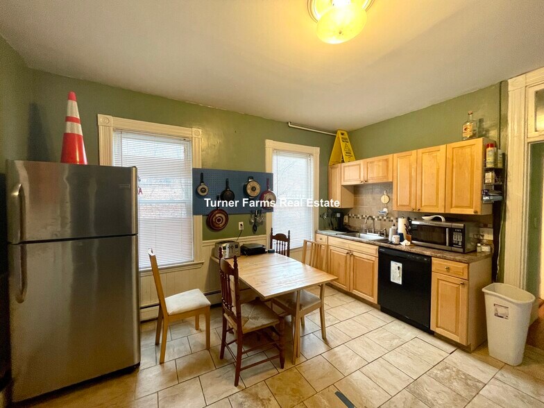 Building Photo - 12 Bucknam St