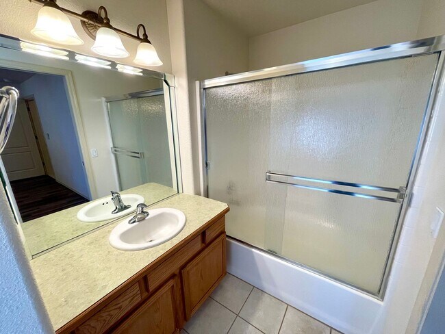 Building Photo - 3 Bedroom Home in Great Neighborhood!
