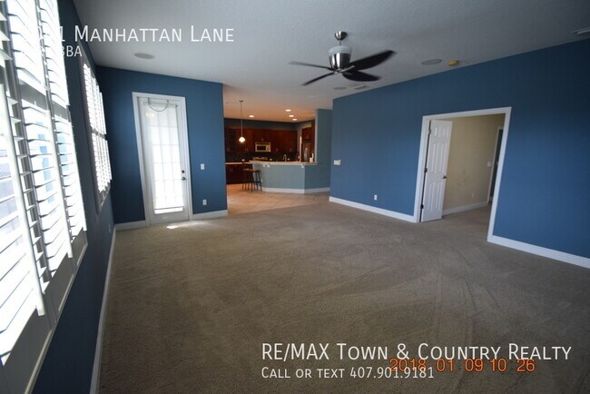 Building Photo - 2041 Manhattan Ln