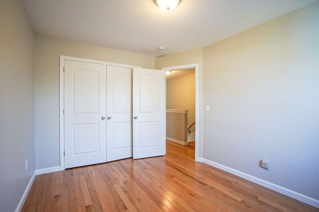 Building Photo - 18 Healey St