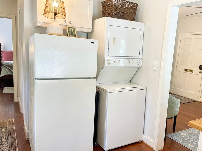 215 - 215 W Taylor St