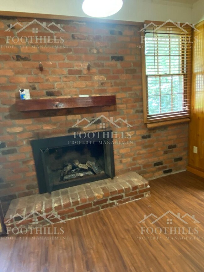 Building Photo - 209 Brentwood Cir